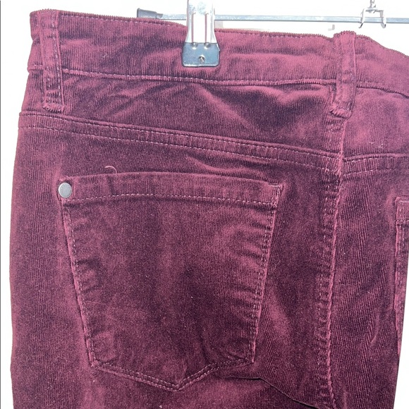 Well Worn Women's Straight Leg Jeans - Deep Burgundy NWT - Picture 6 of 8